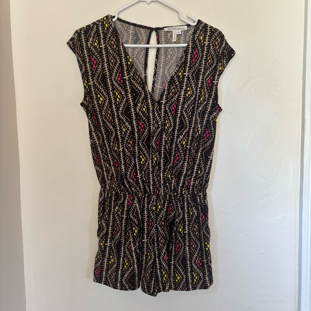 BCBGENERATION Patterned Romper - Picture 2 of 8